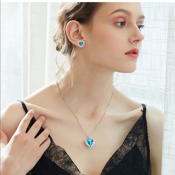 Angel Wings Swarovski Crystal Necklace/ Earrings - Picture 2 of 6